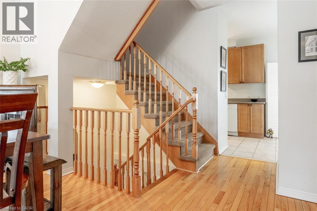 70 MORRISON Crescent, Grimsby, Ontario, L3M5K5 — Photo 9