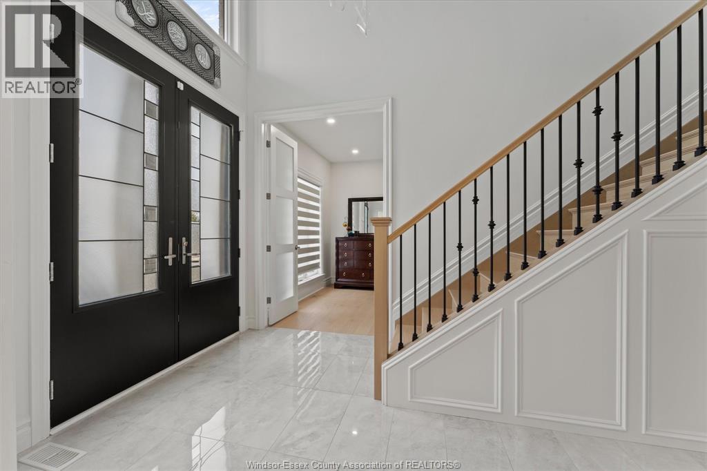 570 ORCHARD CRESCENT, Windsor, Ontario, N9E0B2 — Photo 2
