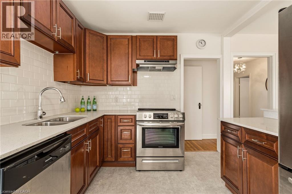 31 CAMERON Avenue, Dundas, Ontario, L9H1P6 — Photo 11