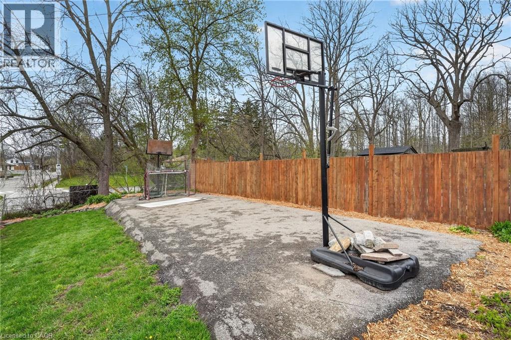 671 HARVEST Road, Dundas, Ontario, L9H5K3 — Photo 47