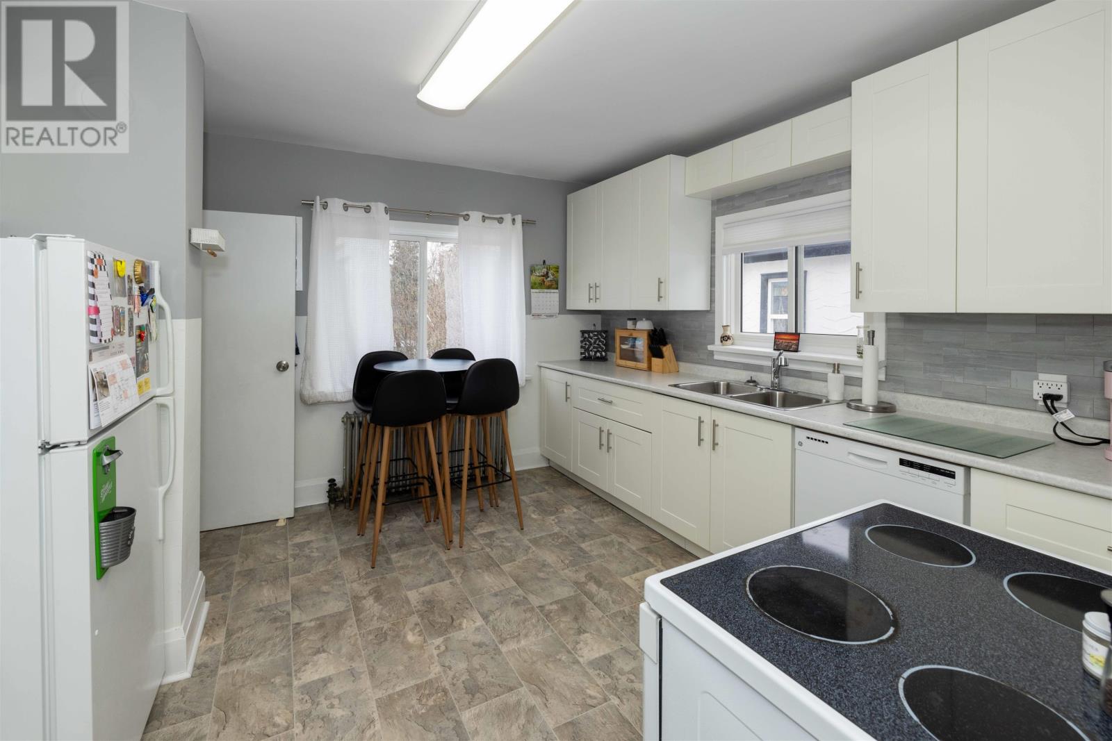 293 High St S, Thuder Bay, Ontario, P7B3K9 — Photo 4