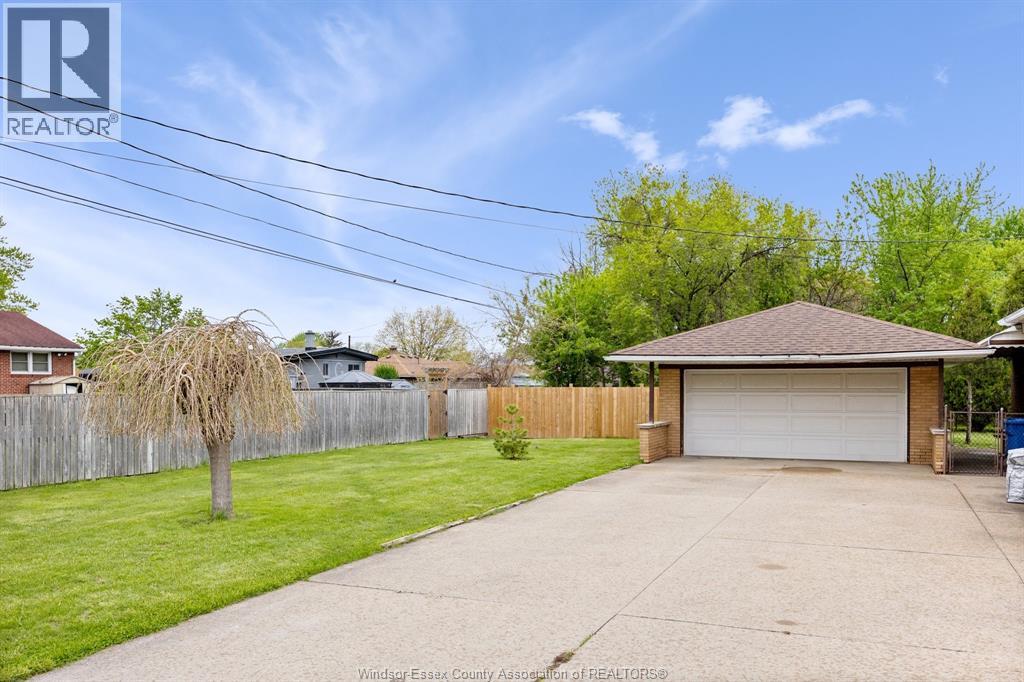 1400 TOTTEN, Windsor, Ontario, N9B1W9 — Photo 3