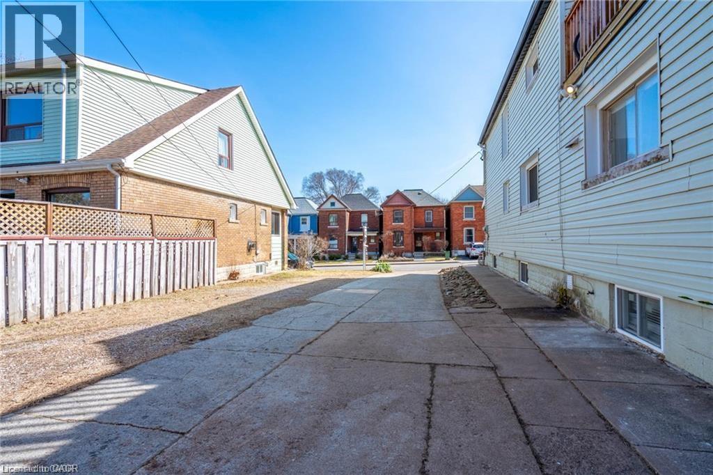 153 STRATHCONA Avenue N, Hamilton, Ontario, L8R3C4 — Photo 4