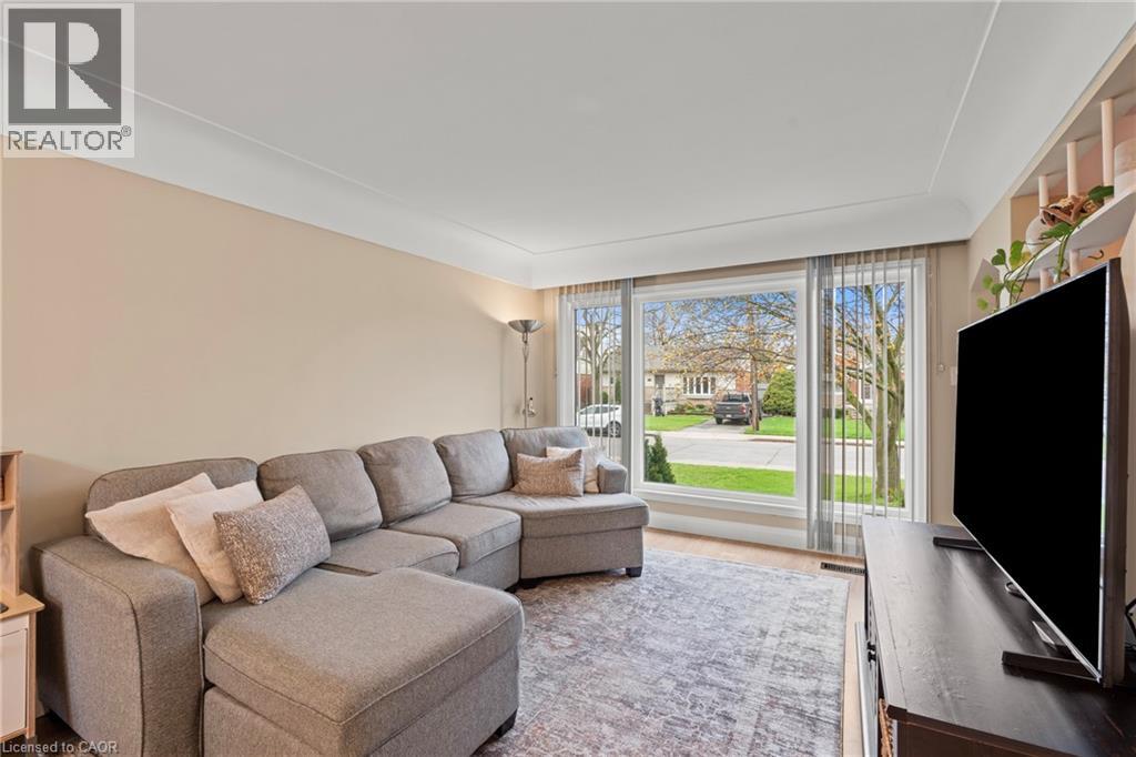 11 FERRARA Street, Hamilton, Ontario, L8T4C1 — Photo 10