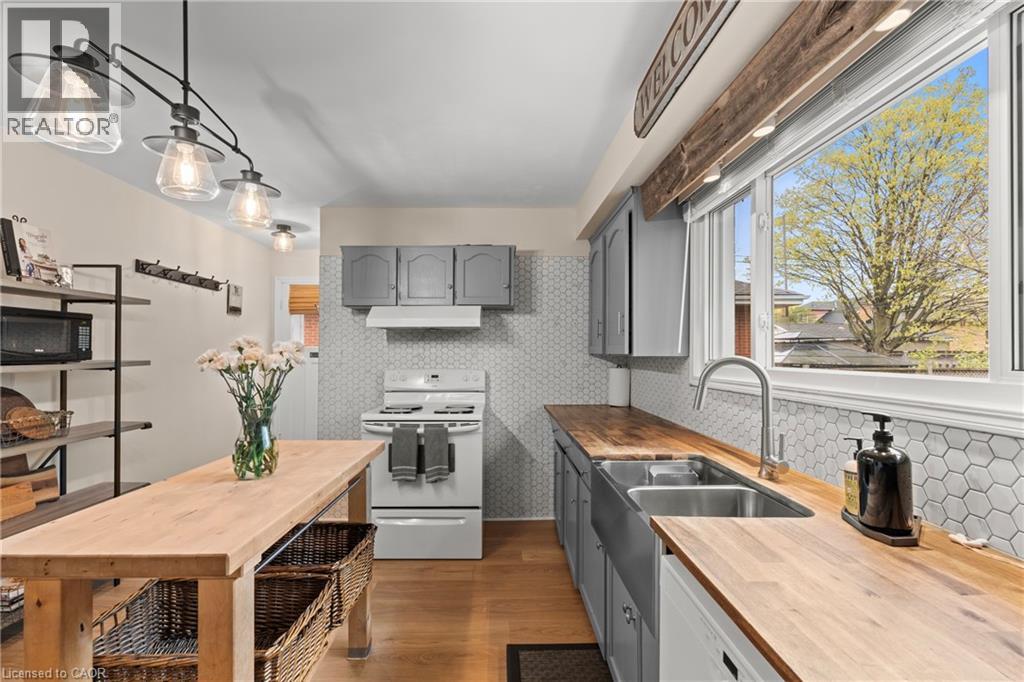 11 FERRARA Street, Hamilton, Ontario, L8T4C1 — Photo 15