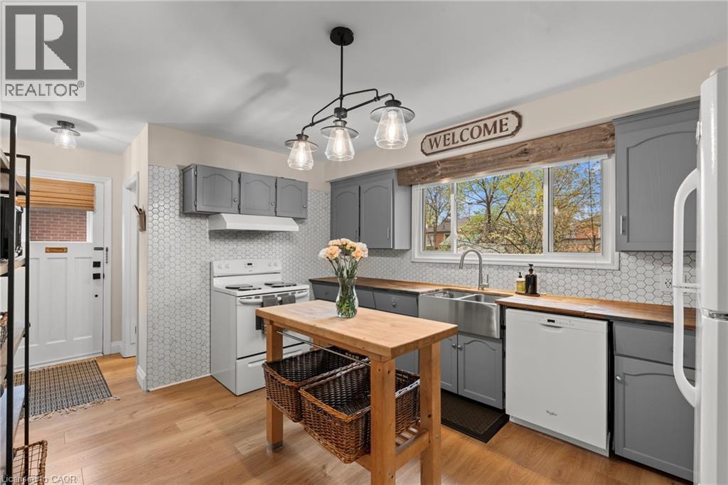 11 FERRARA Street, Hamilton, Ontario, L8T4C1 — Photo 16
