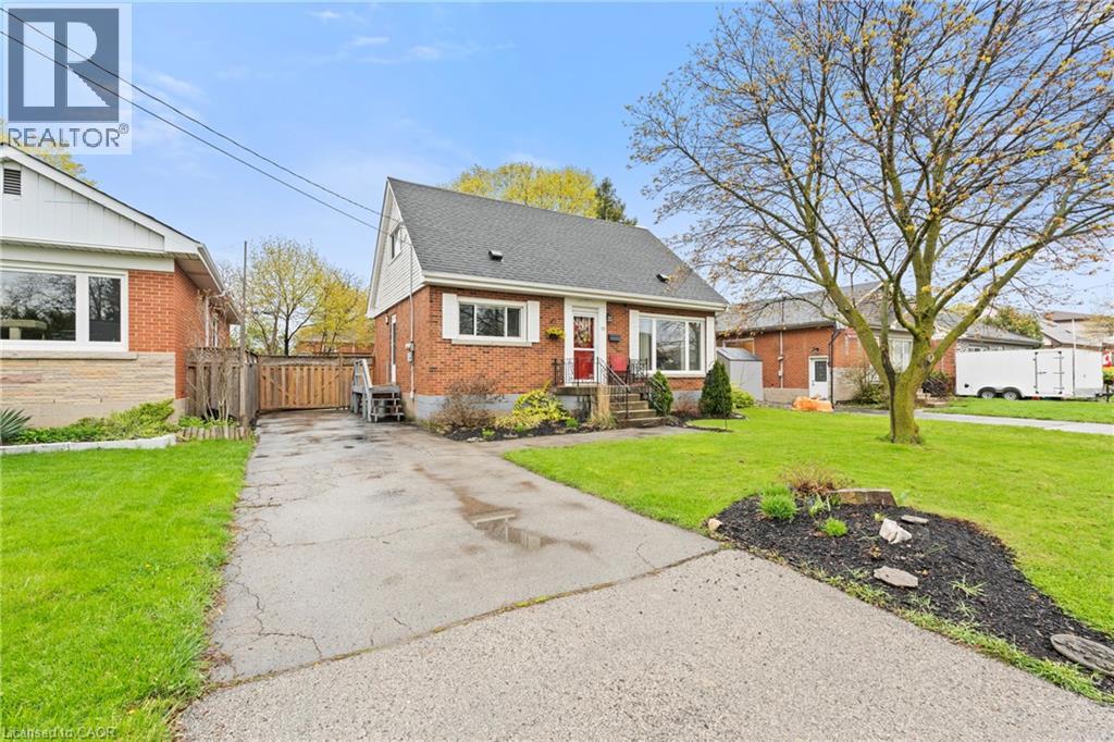 11 FERRARA Street, Hamilton, Ontario, L8T4C1 — Photo 3