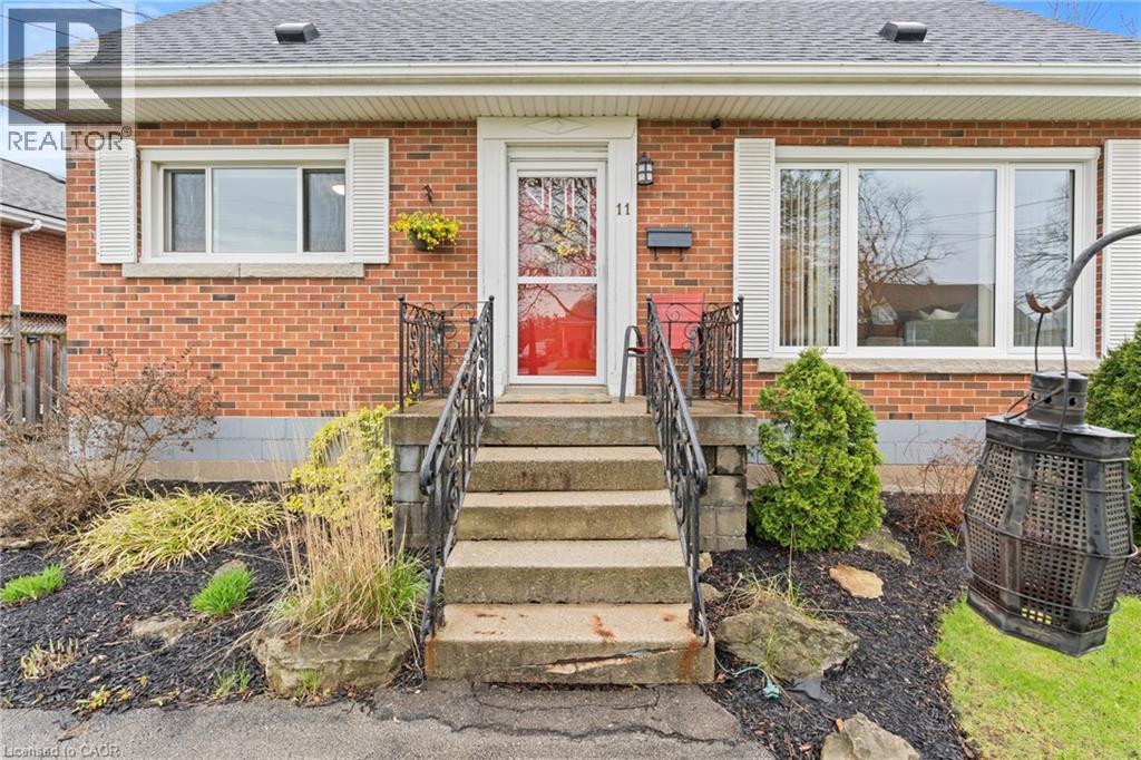 11 FERRARA Street, Hamilton, Ontario, L8T4C1 — Photo 4
