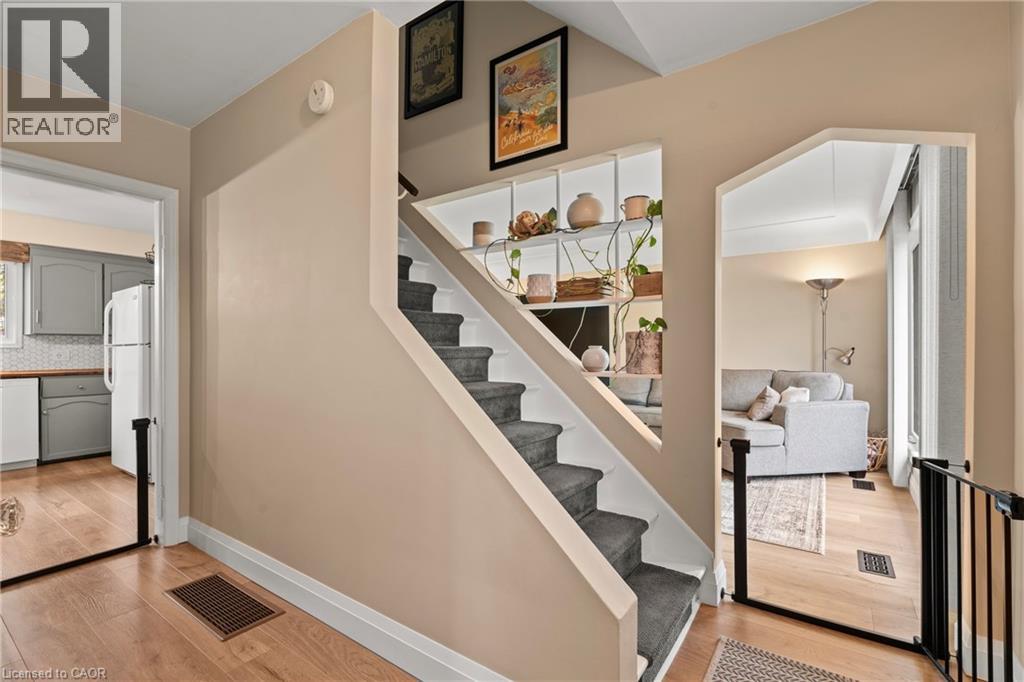 11 FERRARA Street, Hamilton, Ontario, L8T4C1 — Photo 7