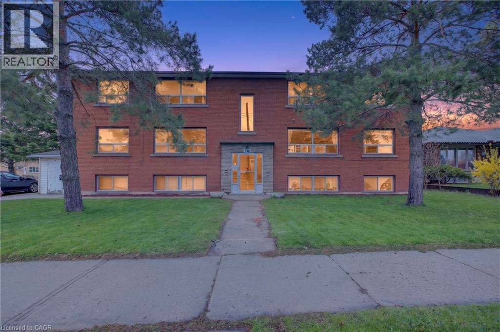 72 HOFFMAN Street, Kitchener, Ontario, N2M3M9 — Photo 2