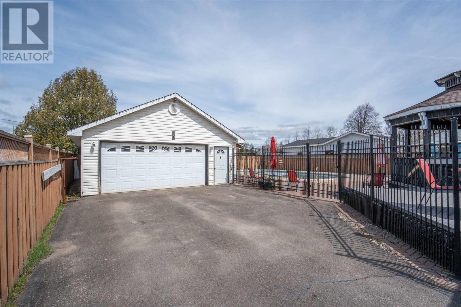 8 Winfield DR, Sault Ste. Marie, Ontario, P6C2M9 — Photo 3