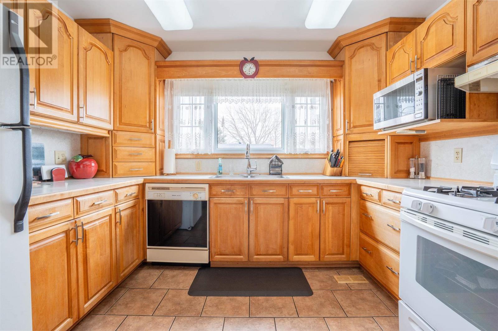 8 Winfield DR, Sault Ste. Marie, Ontario, P6C2M9 — Photo 5