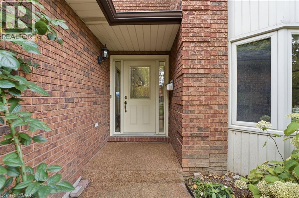 668 TOMAHAWK Crescent, Ancaster, Ontario, L9G3R2 — Photo 6
