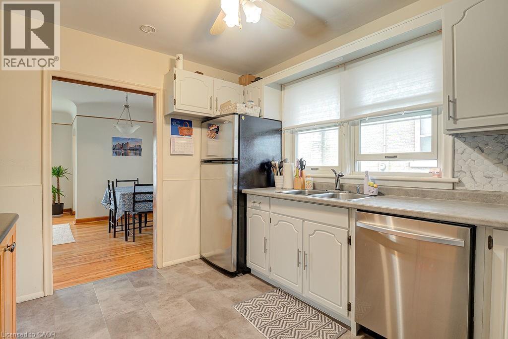 10 ELMWOOD Avenue, Kitchener, Ontario, N2H6G4 — Photo 11
