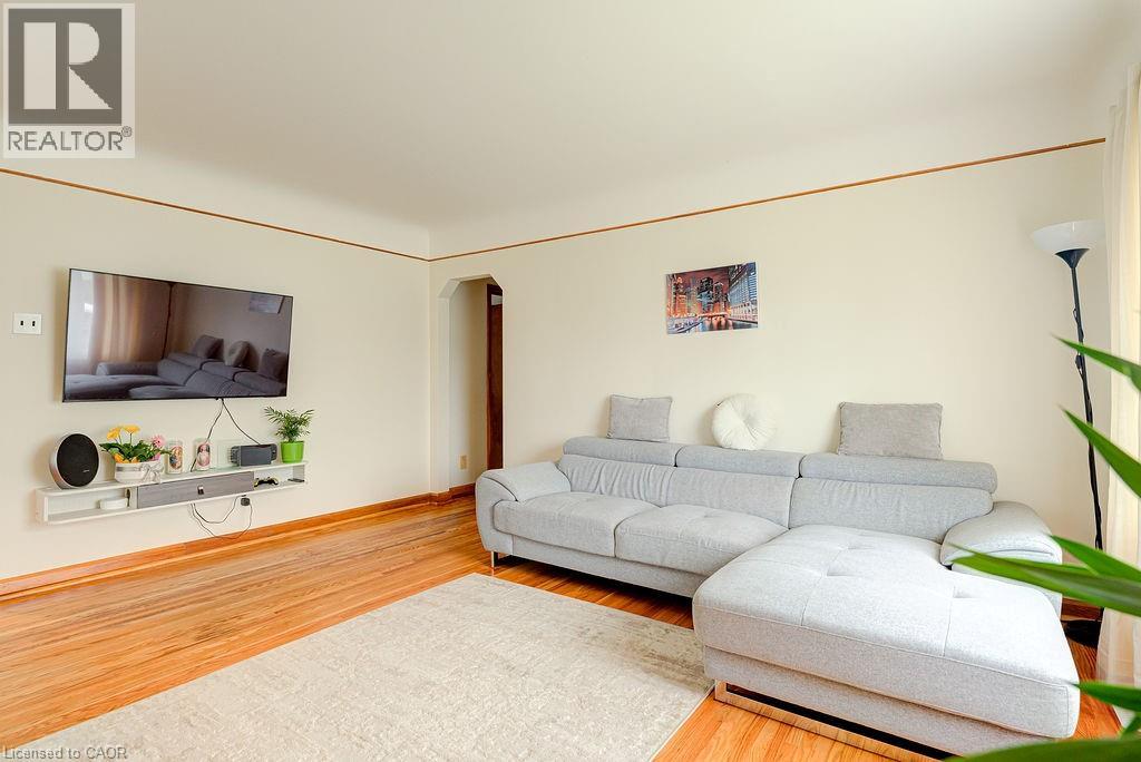 10 ELMWOOD Avenue, Kitchener, Ontario, N2H6G4 — Photo 5