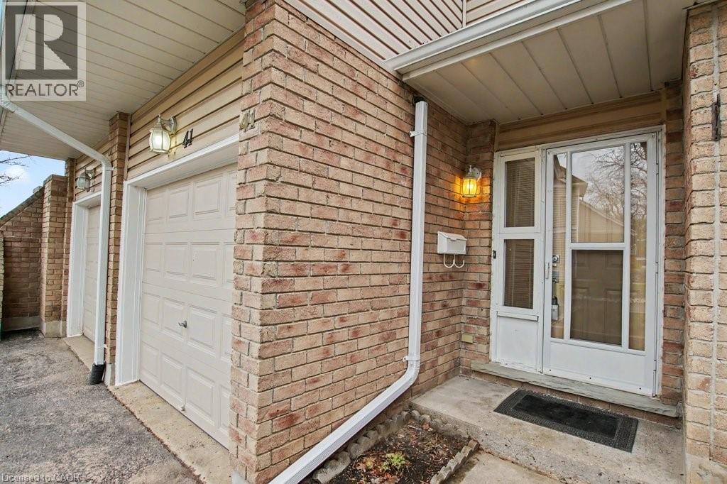 205 HIGHLAND Crescent Unit# 41, Kitchener, Ontario, N2M5L7 — Photo 2