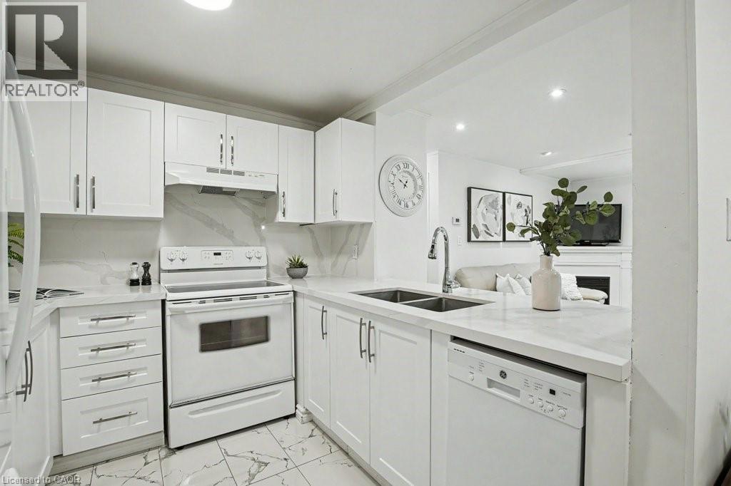 205 HIGHLAND Crescent Unit# 41, Kitchener, Ontario, N2M5L7 — Photo 7