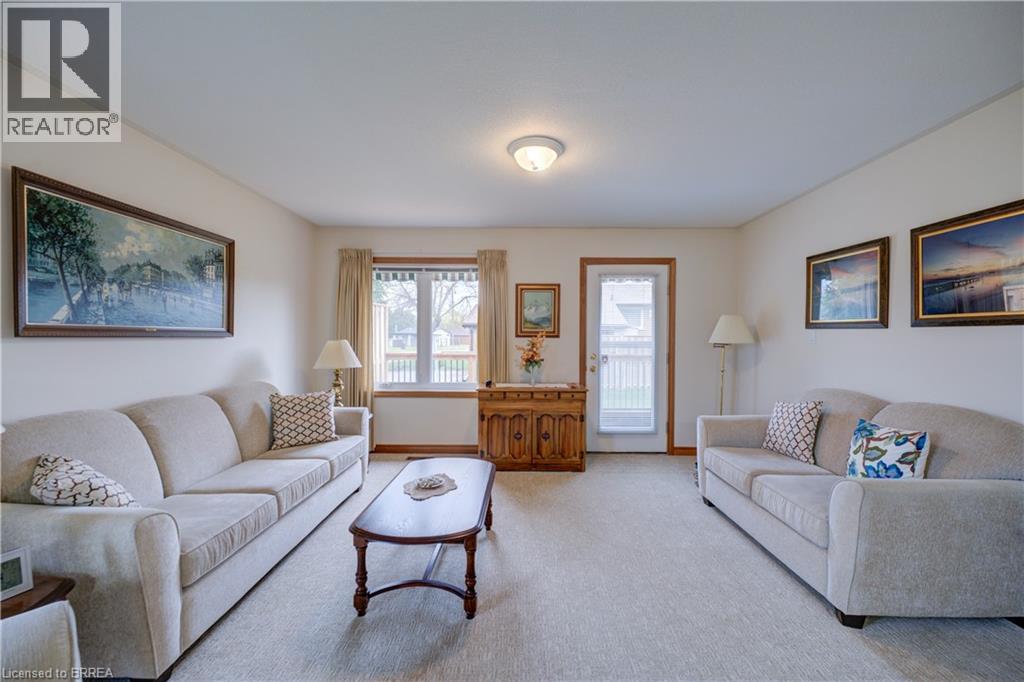110 SOMERSET Road Unit# 1, Brantford, Ontario, N3R5A8 — Photo 6