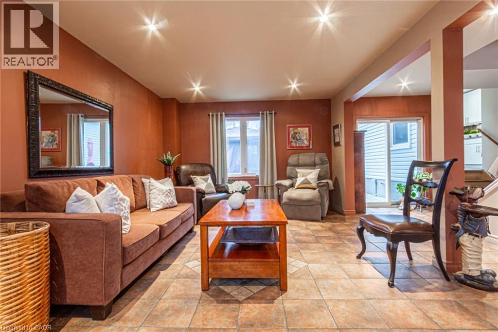 899 HAZEL Street, Burlington, Ontario, L7R3X1 — Photo 3