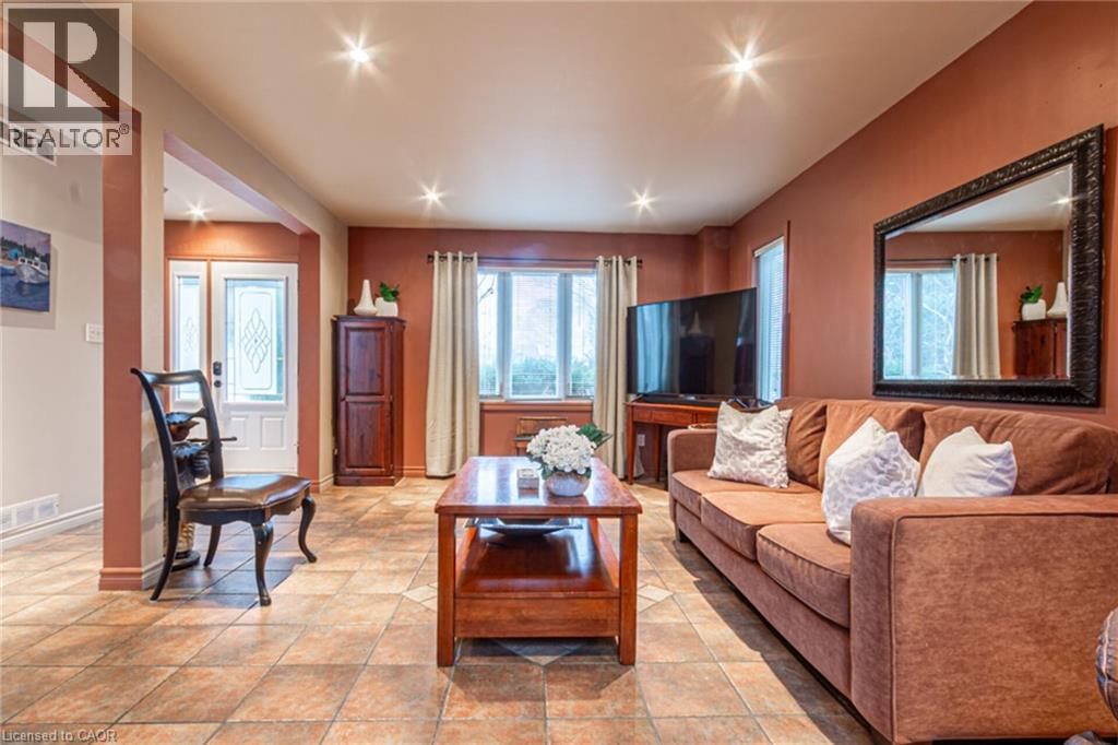 899 HAZEL Street, Burlington, Ontario, L7R3X1 — Photo 4