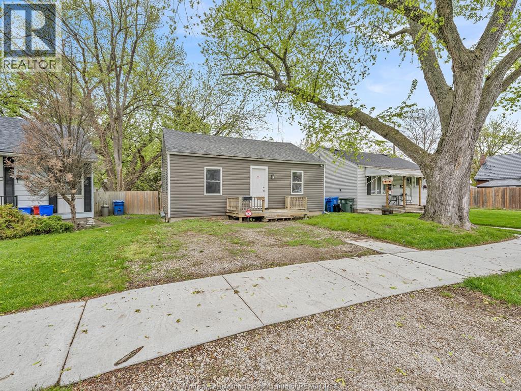 3422 BARRYMORE, Windsor, Ontario, N9C1V1 — Photo 2