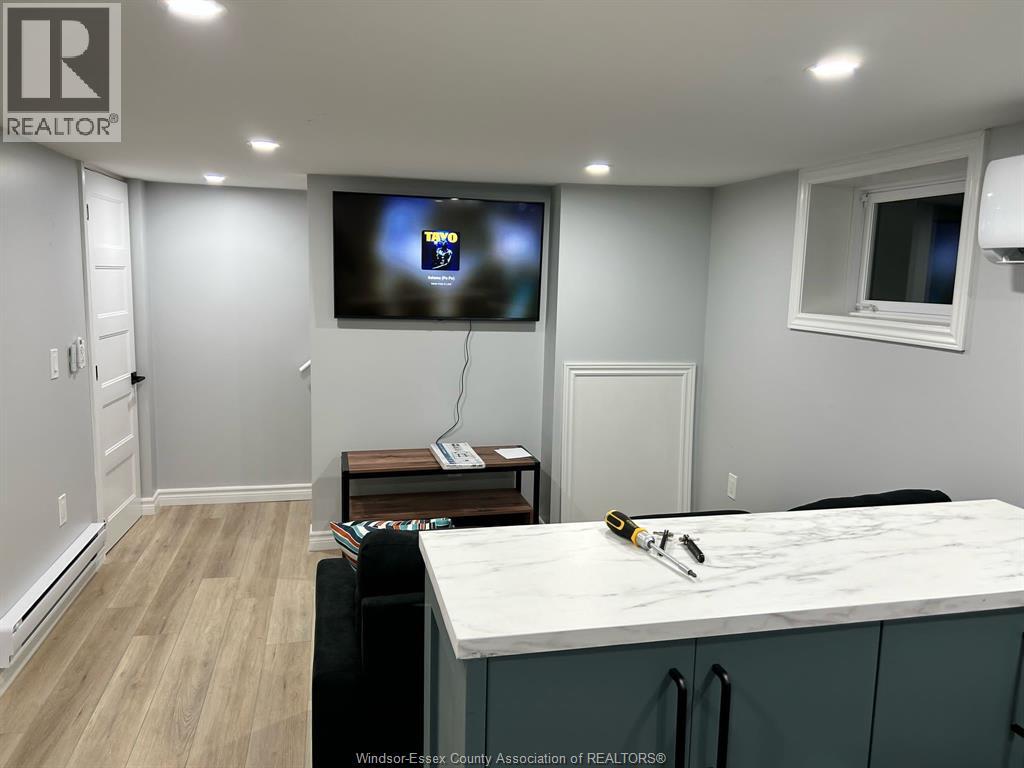 1592 BUCKINGHAM Unit# B, Windsor, Ontario, N8T2A6 — Photo 3