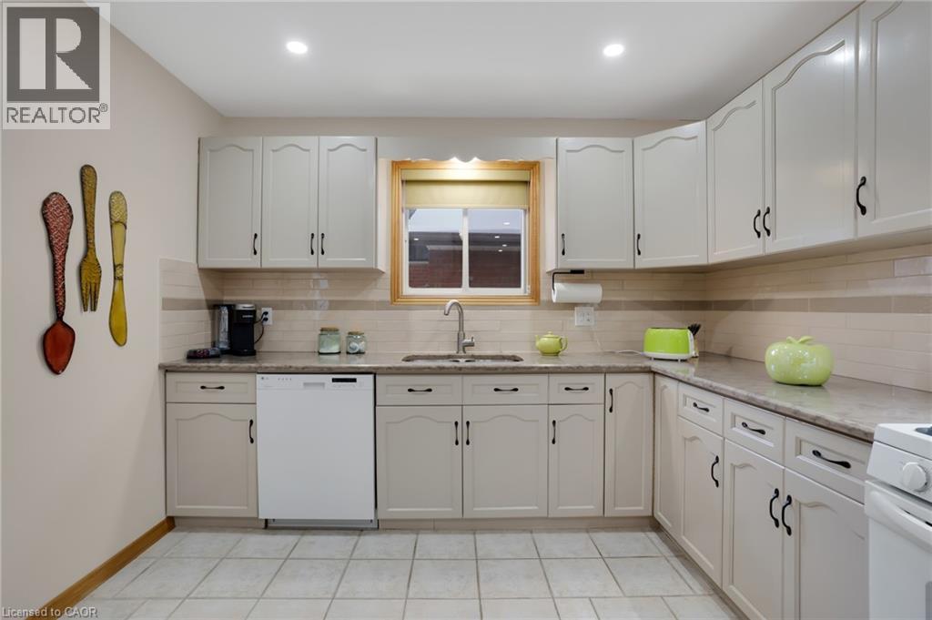 35 SOUTHVIEW Crescent, Cambridge, Ontario, N1P1A3 — Photo 17
