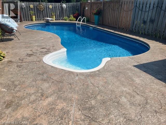 35 SOUTHVIEW Crescent, Cambridge, Ontario, N1P1A3 — Photo 2