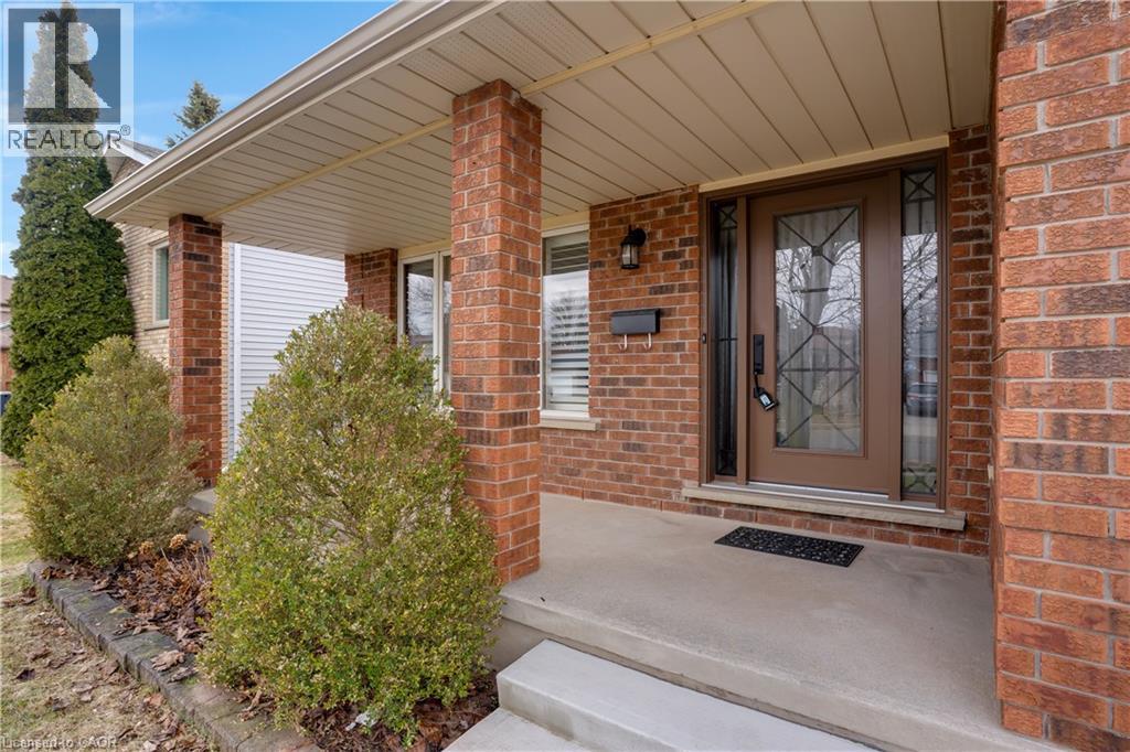35 SOUTHVIEW Crescent, Cambridge, Ontario, N1P1A3 — Photo 4