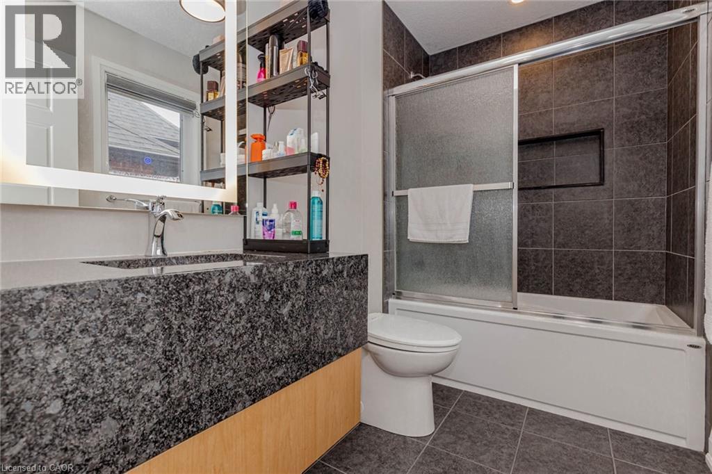 130 PONDCLIFFE Drive, Kitchener, Ontario, N2R0M4 — Photo 37