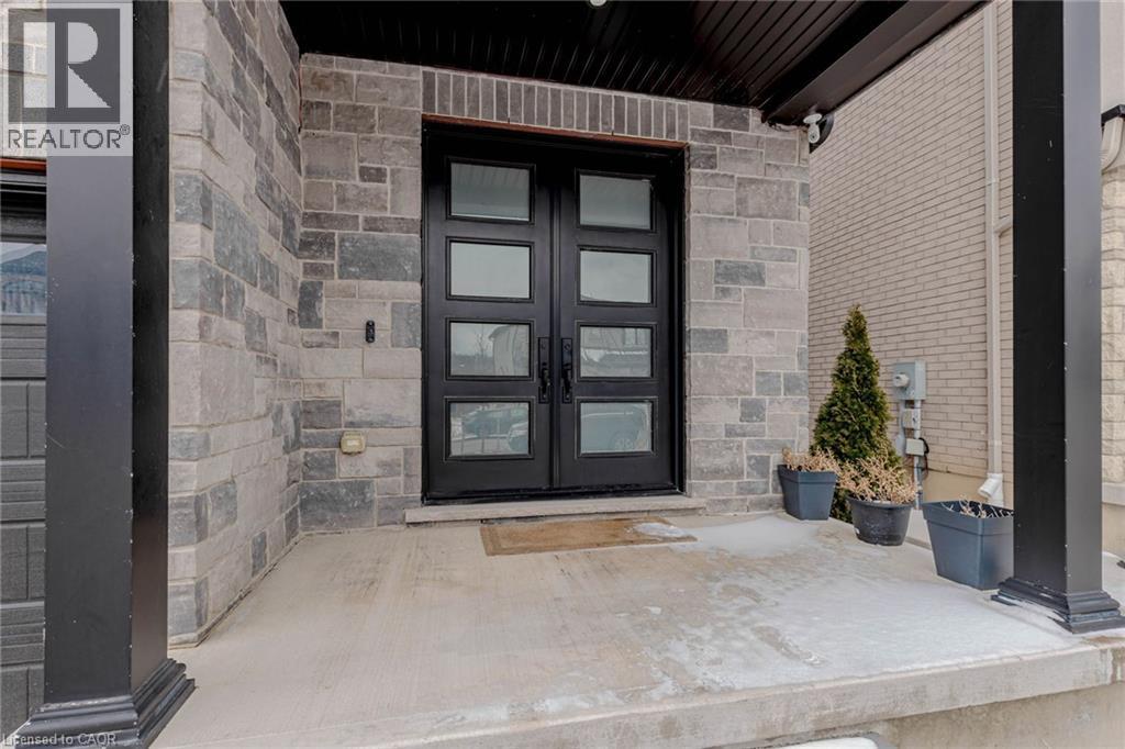 130 PONDCLIFFE Drive, Kitchener, Ontario, N2R0M4 — Photo 4