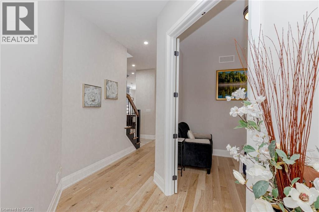 130 PONDCLIFFE Drive, Kitchener, Ontario, N2R0M4 — Photo 8
