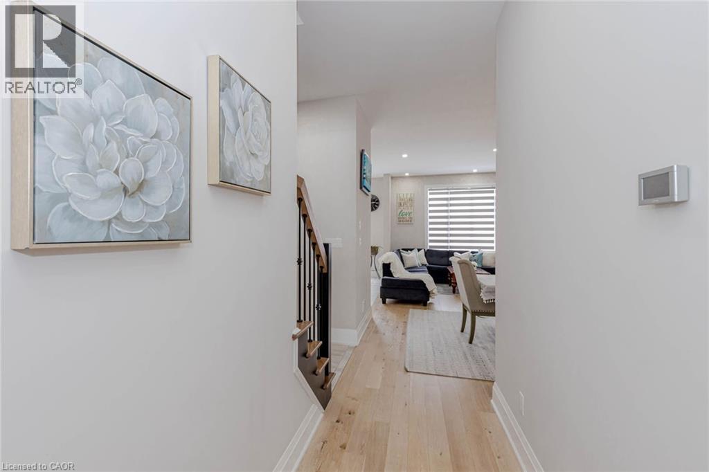 130 PONDCLIFFE Drive, Kitchener, Ontario, N2R0M4 — Photo 9