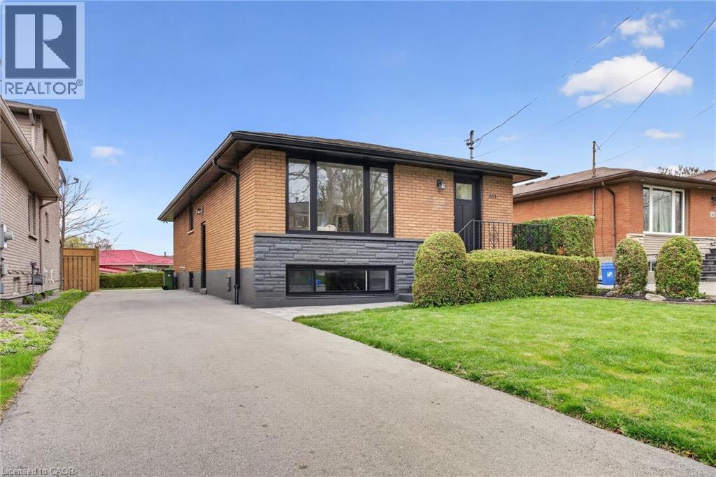 201 RIDGE Street, Hamilton, Ontario, L9A2X6 — Photo 2