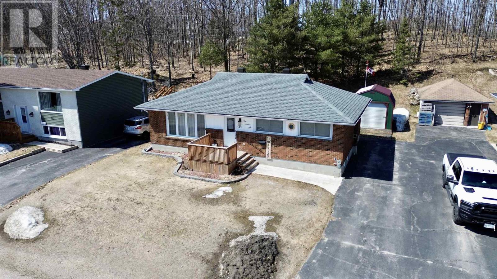 24 Axmith AVE, Elliot Lake, Ontario, P5A1B7 — Photo 2