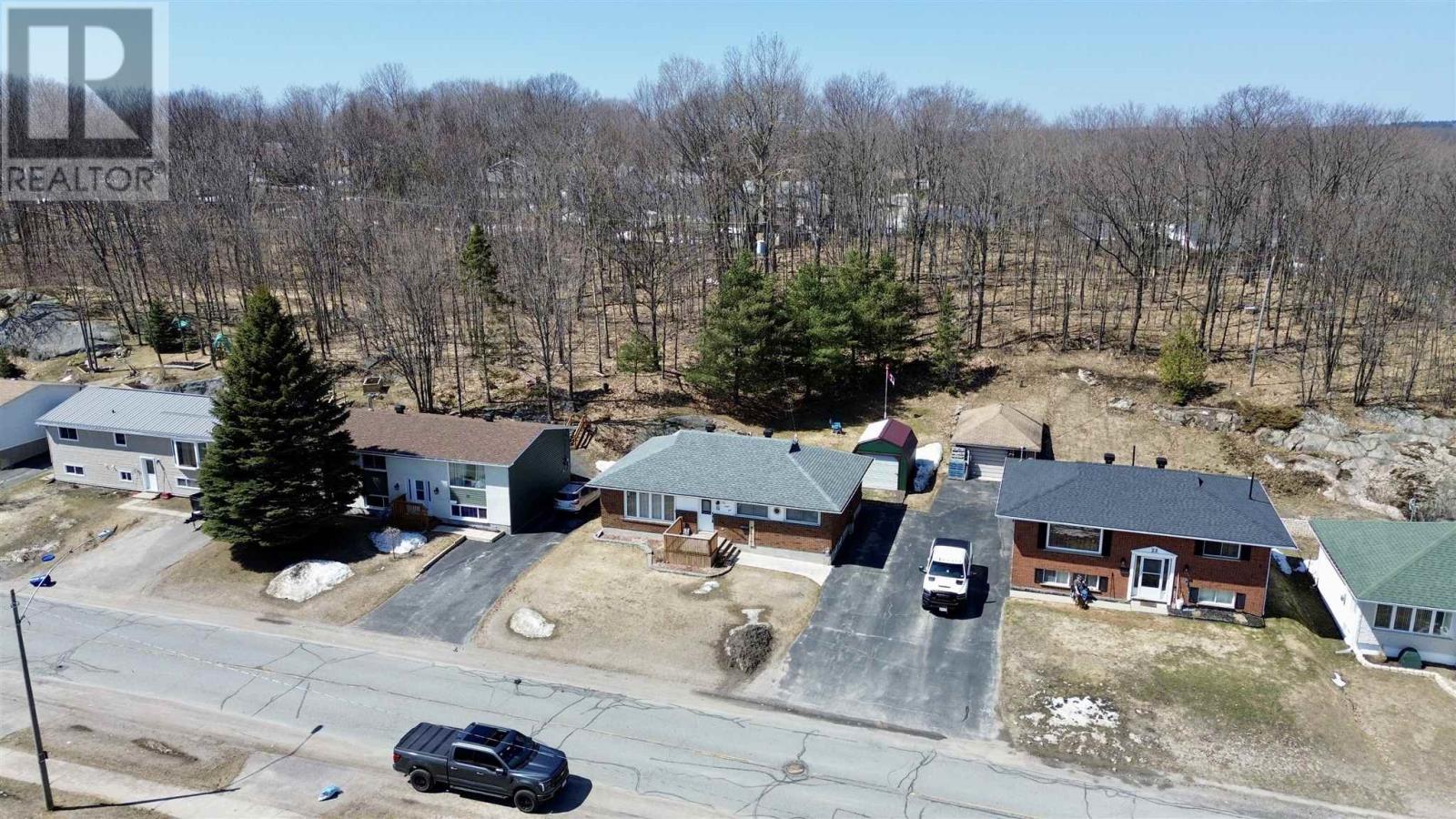 24 Axmith AVE, Elliot Lake, Ontario, P5A1B7 — Photo 3