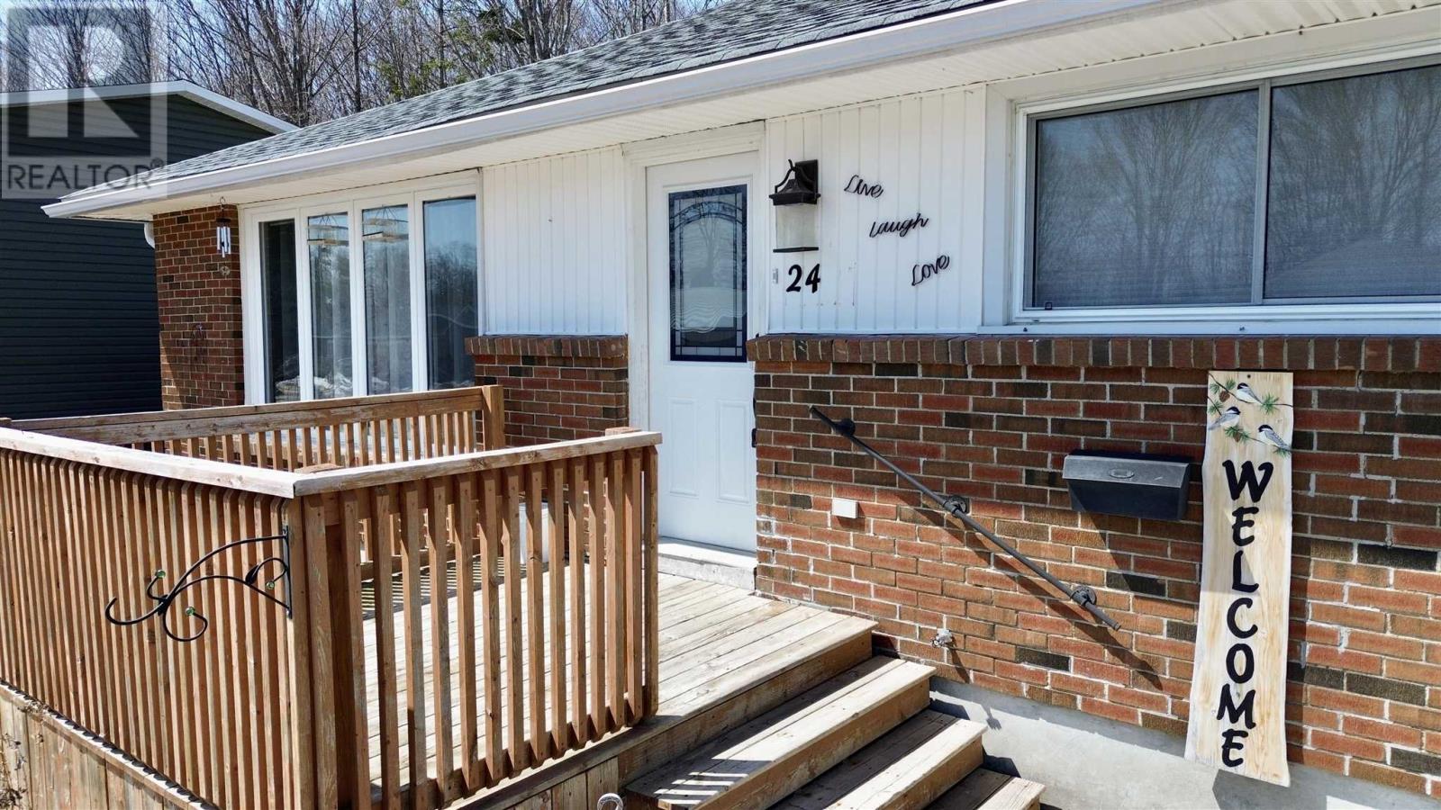 24 Axmith AVE, Elliot Lake, Ontario, P5A1B7 — Photo 5