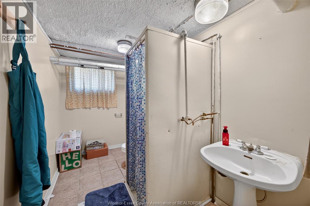 911 Victoria AVENUE, Windsor, Ontario, N9A4N5 — Photo 27