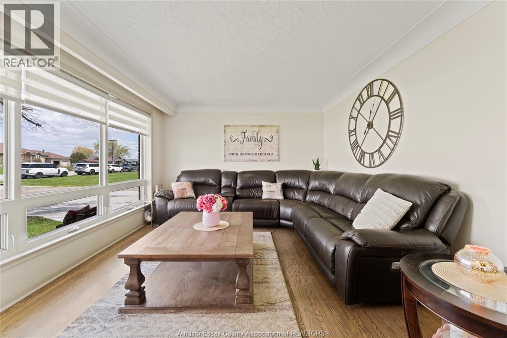 418 TALBOT ROAD East, Leamington, Ontario, N8H3V6 — Photo 4