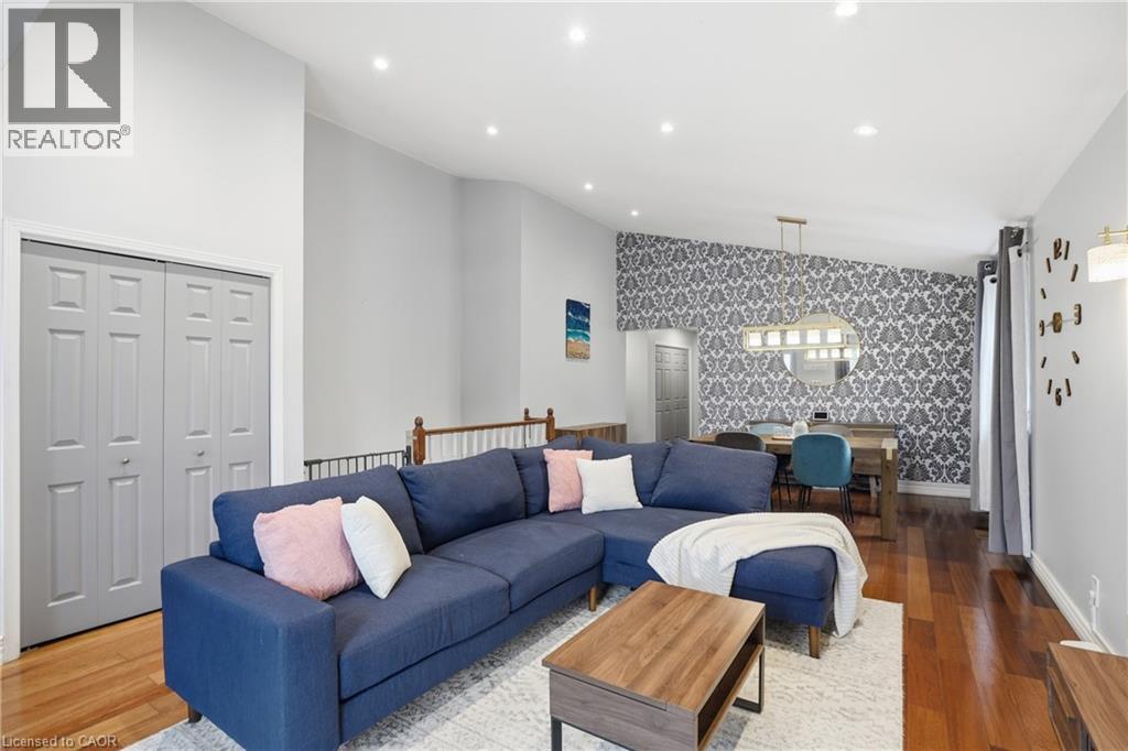 2 AMORE Boulevard, Hamilton, Ontario, L9B2V3 — Photo 3
