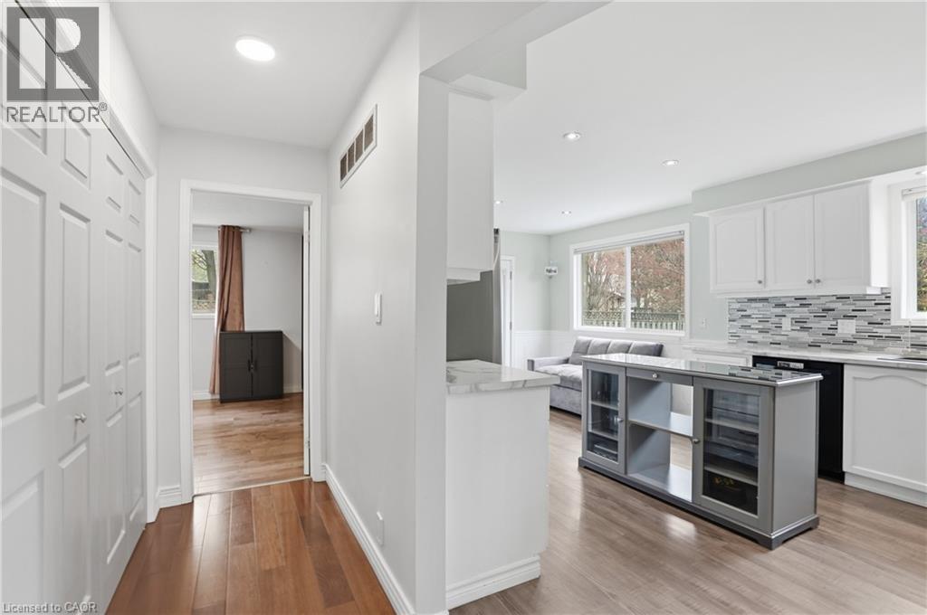 2 AMORE Boulevard, Hamilton, Ontario, L9B2V3 — Photo 6