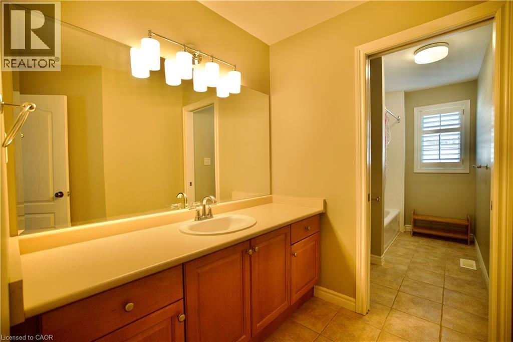 711 CEDAR BEND Drive, Waterloo, Ontario, N2V2R2 — Photo 26