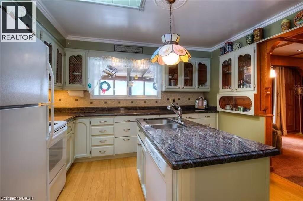 711 CEDAR BEND Drive, Waterloo, Ontario, N2V2R2 — Photo 8