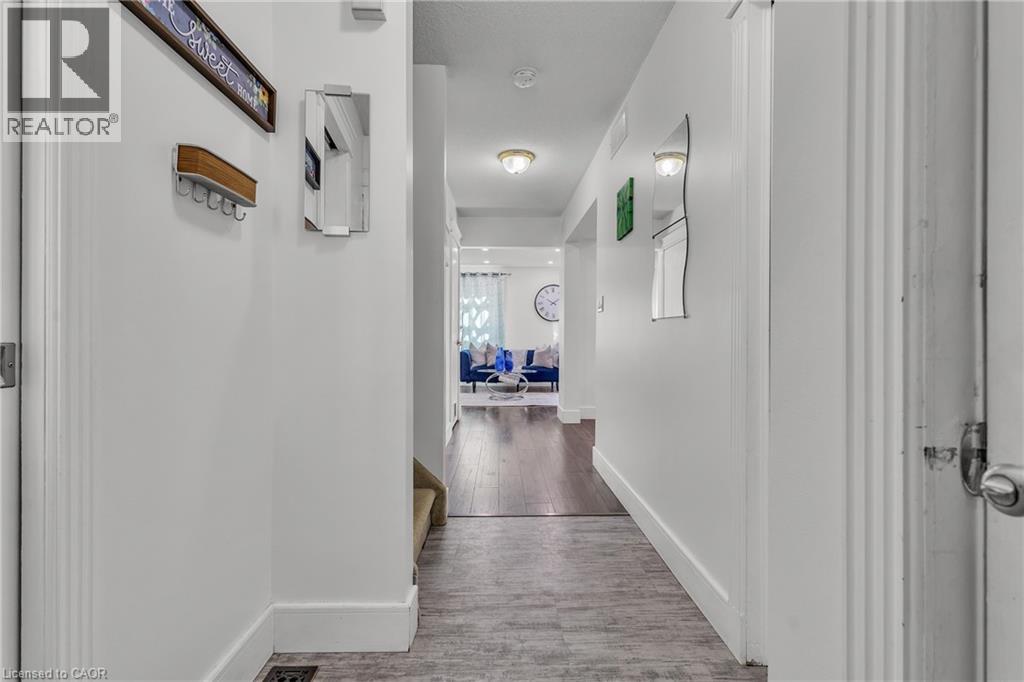 425 ERINBROOK Drive, Kitchener, Ontario, N2E3S4 — Photo 6