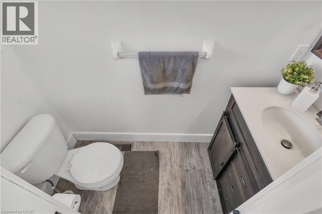 425 ERINBROOK Drive, Kitchener, Ontario, N2E3S4 — Photo 7