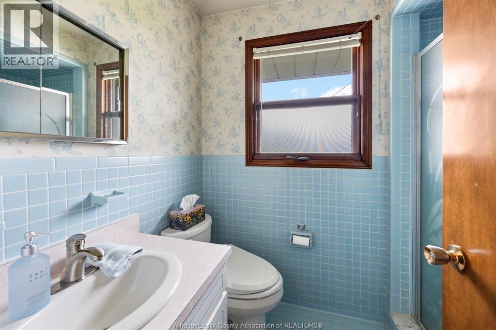 1565 ROXBOROUGH, Windsor, Ontario, N9B3H2 — Photo 4