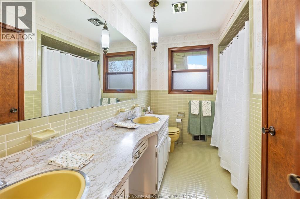 1565 ROXBOROUGH, Windsor, Ontario, N9B3H2 — Photo 5