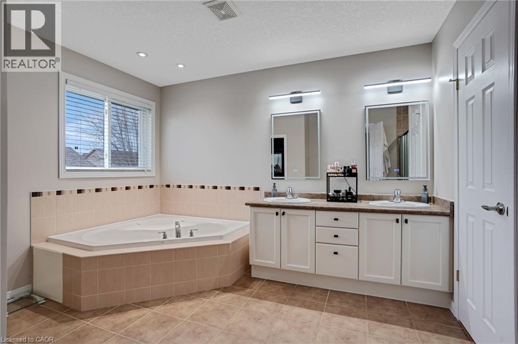 99 UDVARI Crescent, Kitchener, Ontario, N2N0A2 — Photo 26