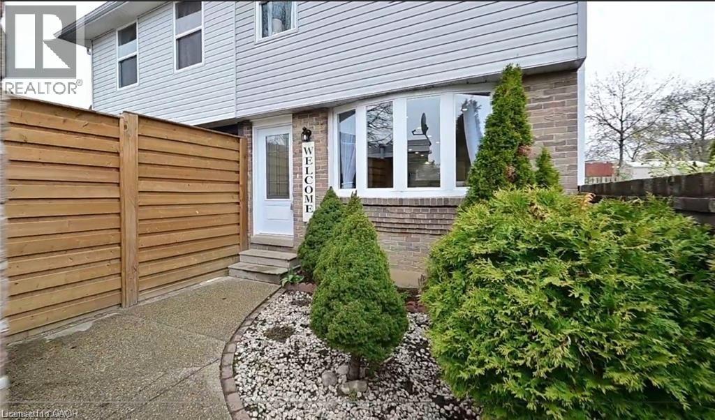 150 OVERLEA Drive, Kitchener, Ontario, N2M1T3 — Photo 2
