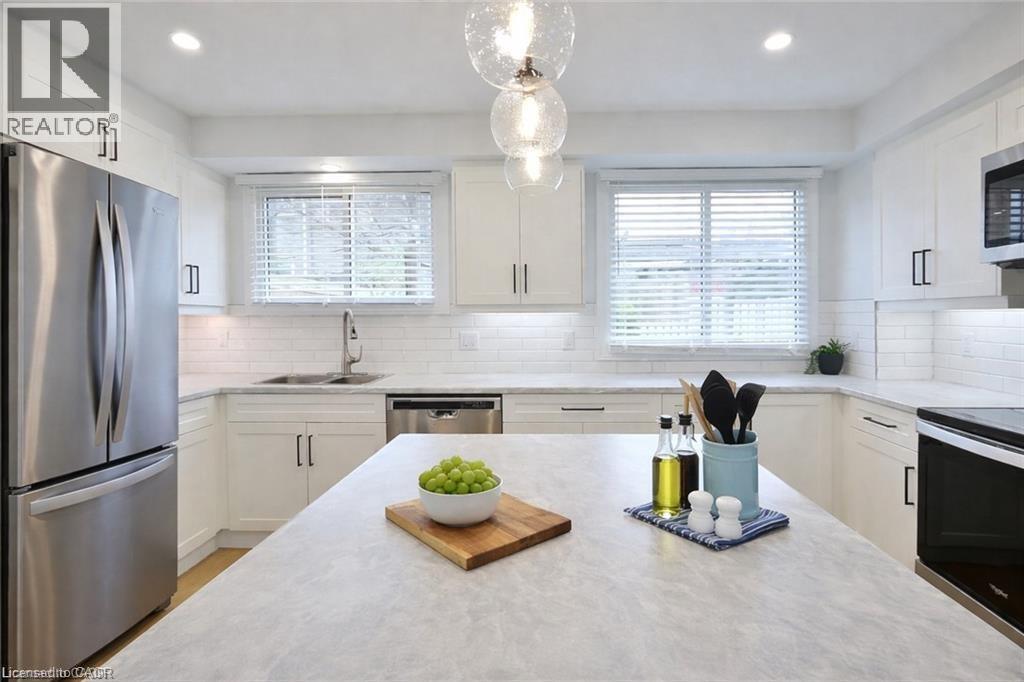 150 OVERLEA Drive, Kitchener, Ontario, N2M1T3 — Photo 5